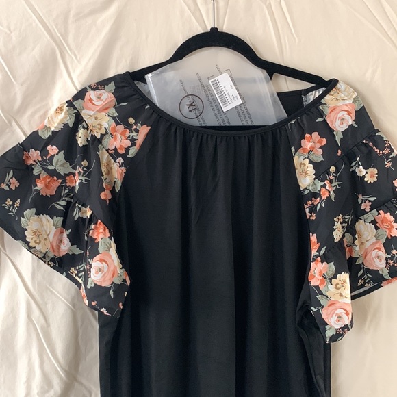 New in bag black tunic with peach, white, yellow floral layered short sleeves - Picture 7 of 8